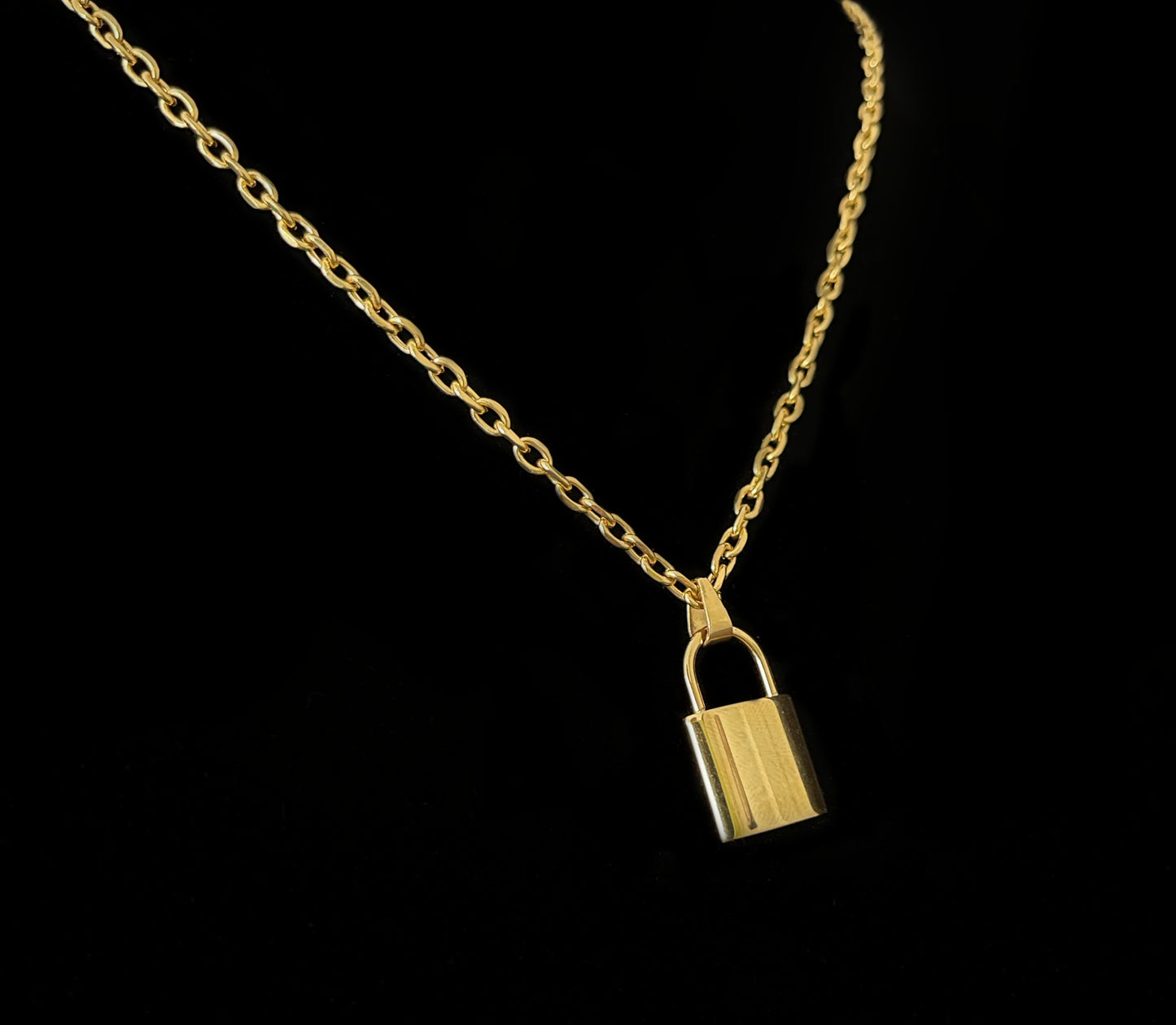 GOLD CABLE CHAIN WITH LOCK